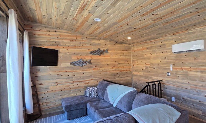 White Bird House | Lovely building with beautiful river view in charming White Bird