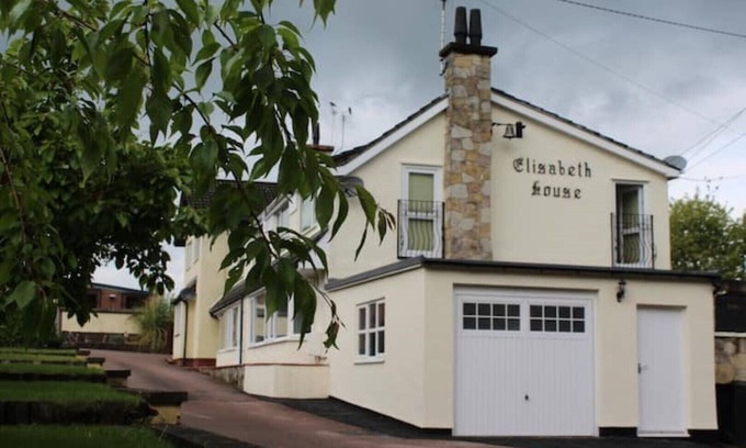 Gobowen House | Lovely canal-side cottage, with parking & wi-fi