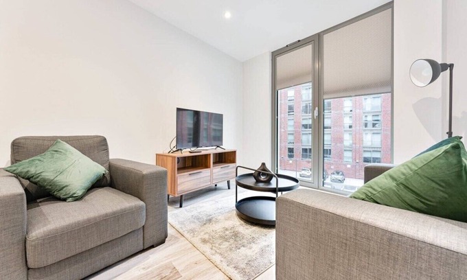 Bordesley Apartment | Lovely Central Birmingham 1 Bed Apartment