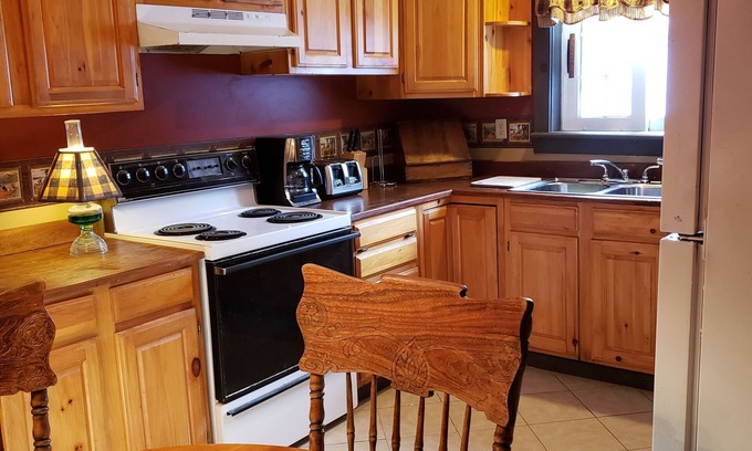 Warrensburg House | LOVELY/CENTRALLY LOCATED/GROUND FLOOR APARTMENT