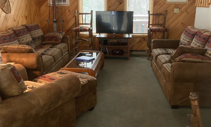 Wilmington House | Lovely Chalet, ChimneyHill Community-Clubhouse 2 Pools/Hot tub, minutes to lake