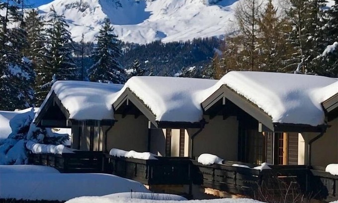 Lens Ski Chalet | Lovely chalet in winter and summer paradise. Sleeps 10 5 bedrooms 3 bathrooms