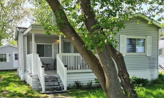 Farnham House | Lovely chalet with SPA