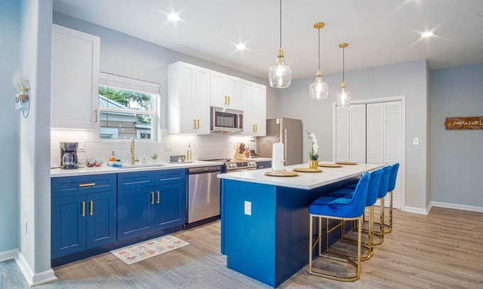 Historic Garderns House | Lovely Charming 4BR 2 5BA Near Downtown s Prime