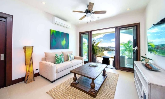 Playa Flamingo Condo | Lovely Condo Infinity Pool & Breakfast