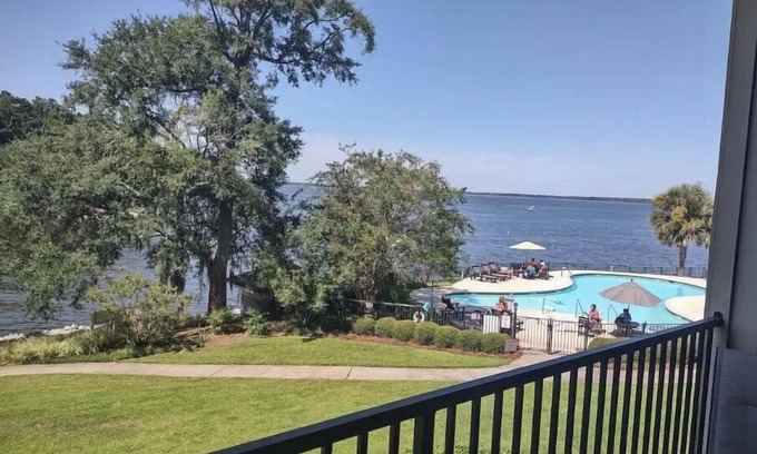 Santee Condo | Lovely Condo w/pool, balcony, and lakeside view!