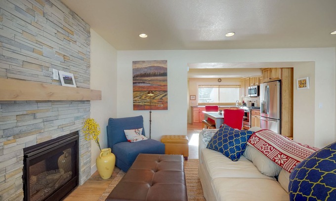 Park Meadows House | Lovely condo with fireplace, WiFi, washer/dryer - great location