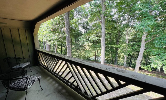 Kingsmill Condo | Lovely condo with water & golf course view