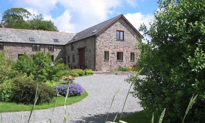 Brayford House | Lovely converted barn with plenty of space for relaxing
