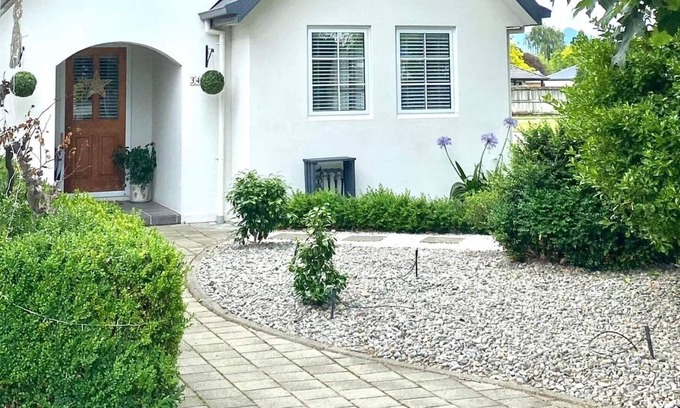 Blenheim Cottage | Lovely cottage close to the town