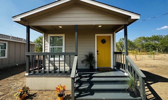 Southside Cottage | LOVELY COTTAGE SOUTH SAN ANTONIO