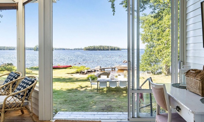 Vaxjo Municipality House | Lovely cottage with fantastic location and own lake plot by Helgasjön, Växjö | SE06034
