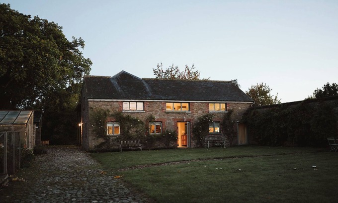 Clyro House | Lovely countryside cottage with river access and mountain views