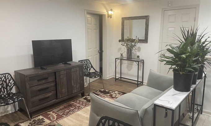 Sewell Apartment | Lovely Cozy 2 Bedroom Apartment