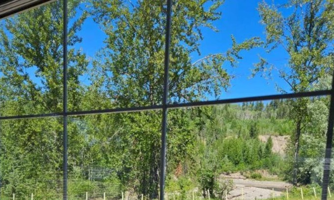 Hixon House | Lovely Creekview beside popular campground