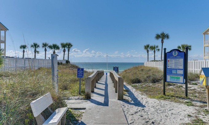 Crystal Beach Apartment | Lovely Destin Condo w/Pool Access: Walk to Beach!