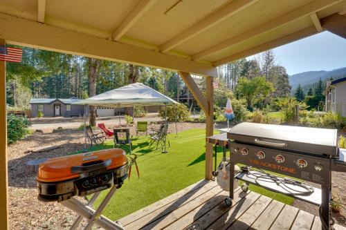 Detroit House | Lovely Detroit Home with Deck - Walk to Town!