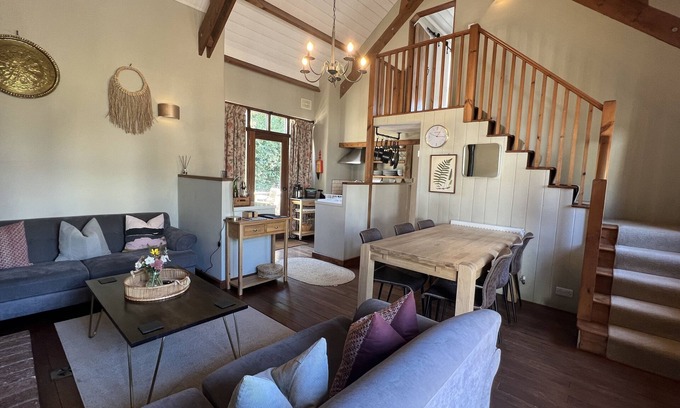 Crediton House | Lovely Devon barn, near Exeter, set in 15 acres of countryside