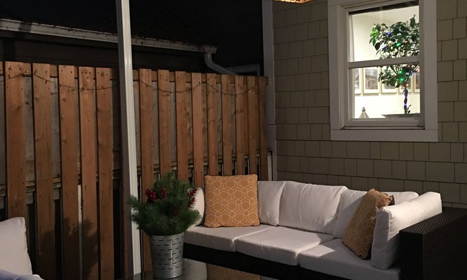 Trefann Court House | Lovely Downtown House 7 Bedroom+12 bed+2 Parking