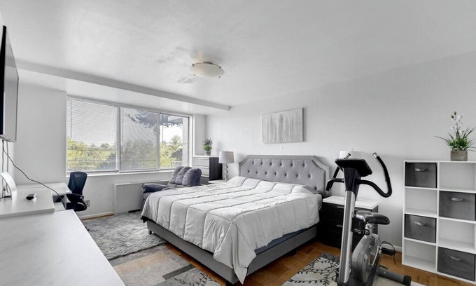 Alexandria West Condo | Lovely Duplex Apartment - Free Garage parking close to DC