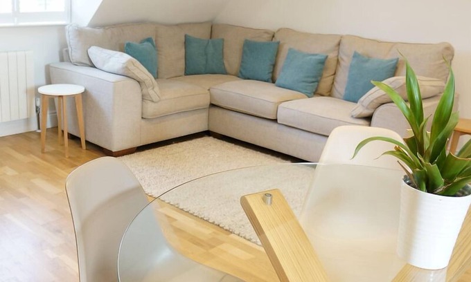 Hougue Moulin Apartment | Lovely Duplex Apartment near to beach and stunning coastal walks