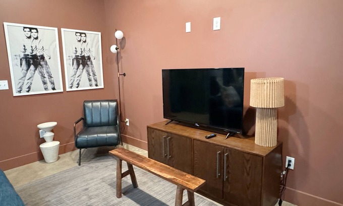 TMAG Thompson LN - Murfreesboro Rd Apartment | Lovely Elegant Studio