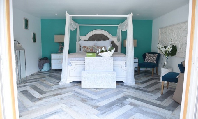 Commack House | Lovely escape, home away from home 10 mins from all beaches.