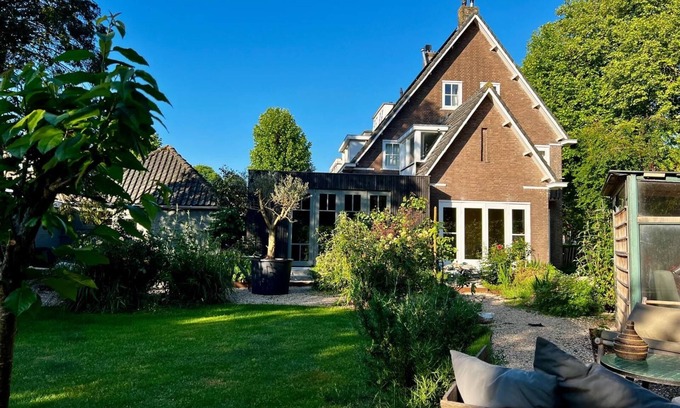 Badhoevedorp House | Lovely family home with a beautiful garden close to Amsterdam and the beach