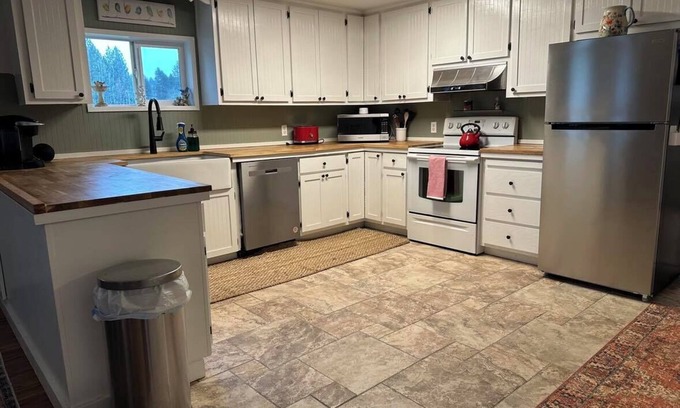 Arlington Other | Lovely farmhouse and cottage with WiFi in Arlington