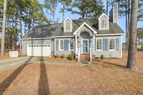 Fayetteville House | Lovely Fayetteville Home Deck and Fireplace!