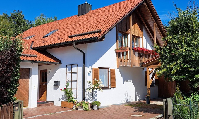Ebersberg District Apartment | Lovely flat for 6Pax, near Munich,ICM, MUC, Therme