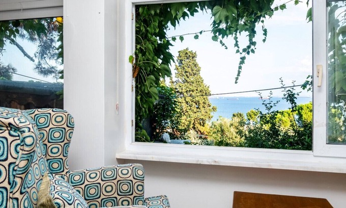 Adalar Apartment | Lovely Flat near Beach with Sea View in Buyukada
