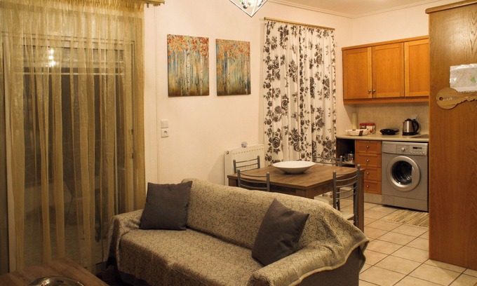 Ampelokipoi Apartment | Lovely flat with big terrace & panoramic view