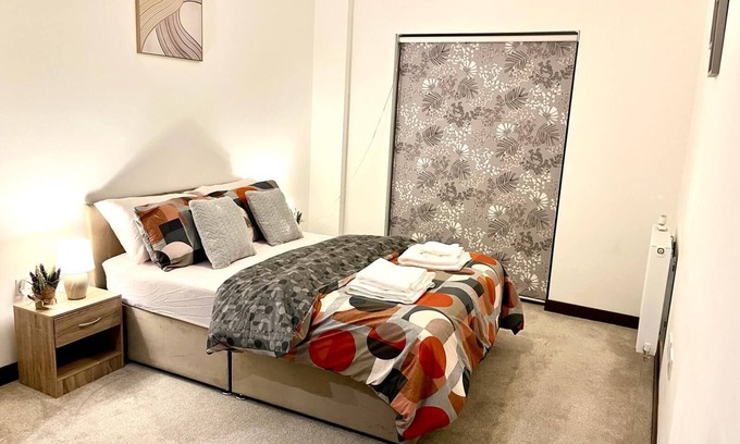 Maidstone Apartment | Lovely flat with Free Parking & Wheelchair access