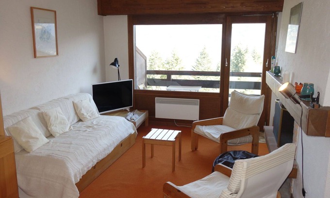 Le Bettex Apartment | Lovely apartment for 5 people with pool, WIFI, TV, balcony and parking