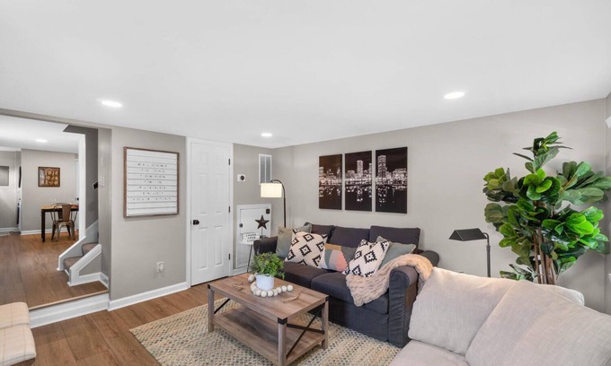 Lutherville Timonium House | * Lovely Gem w/Perfect Combo of Flair & Class *