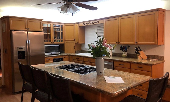 Chico House | Lovely Guesthouse W/Tennis Court & Swimming Pool! Short walk to Bidwell Park!