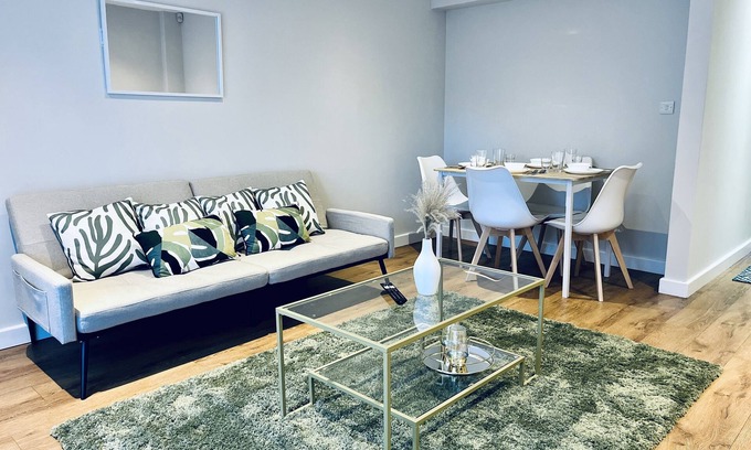 Hemel Hempstead House | Lovely Hertfordshire Holiday Home for 1-4 in Hemel Hempstead