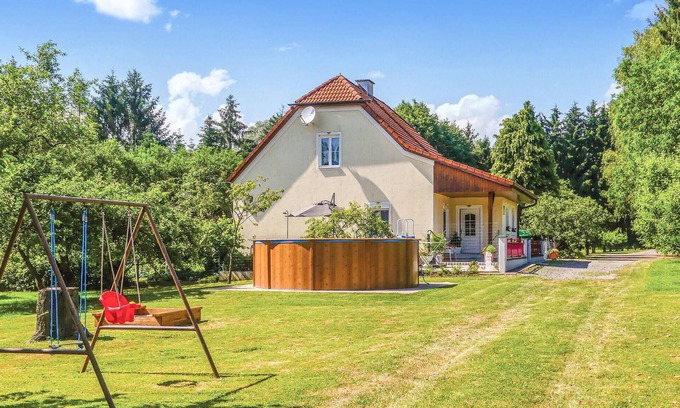 Loipersdorf-Kitzladen House | Lovely home in Loipersdorf-Kitzladen