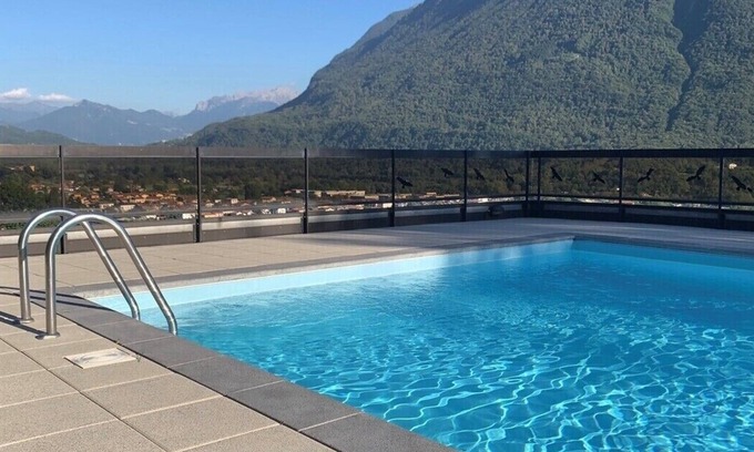 Porlezza Apartment | Lovely holiday flat with pool