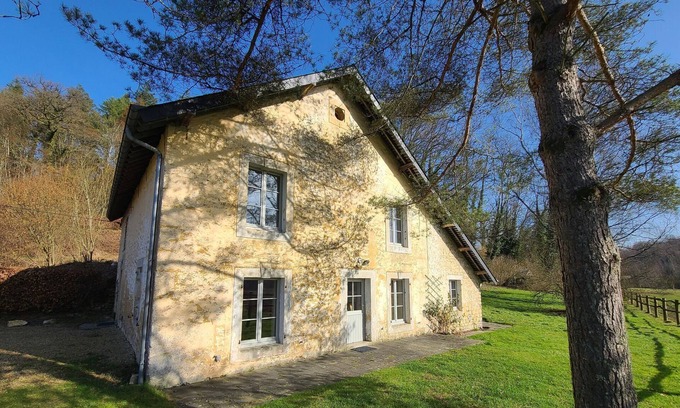 Orval House | Lovely holiday home in Orval with garden