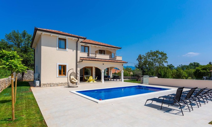 Sveti Vid Dobrinjski House | Lovely home in Sveti VidDobrinjski with WiFi