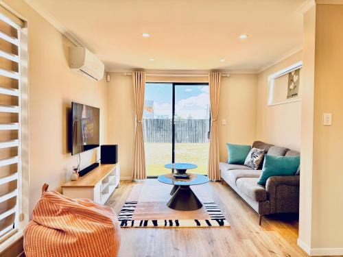 Hamilton Apartment | Lovely home, 3 bedrooms 4 beds, Close to hospital