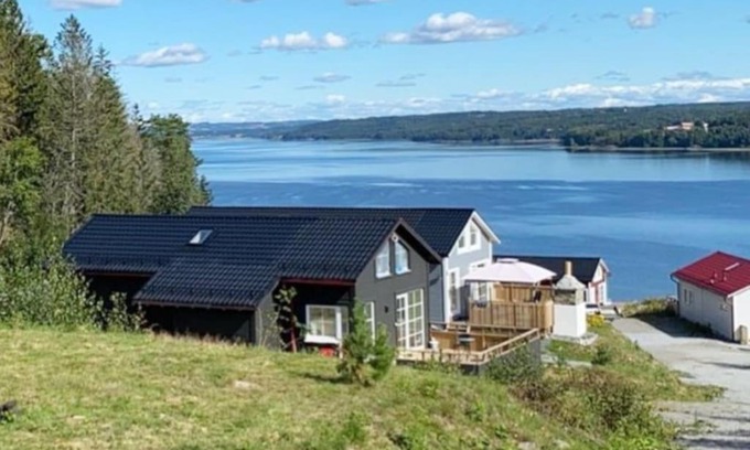Skiptvet Municipality House | Lovely home by Glomma river!