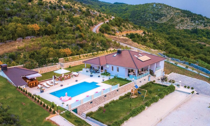 Prolozac House | Lovely home in Glavina Donja with WiFi