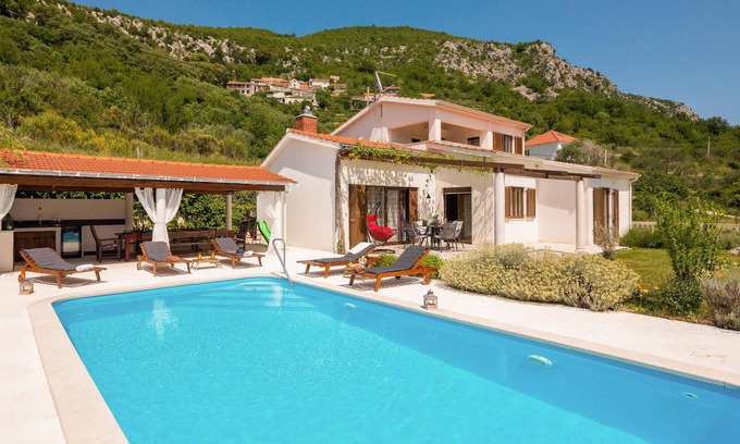 Blato na Cetini House | Lovely home in Blato na Cetini