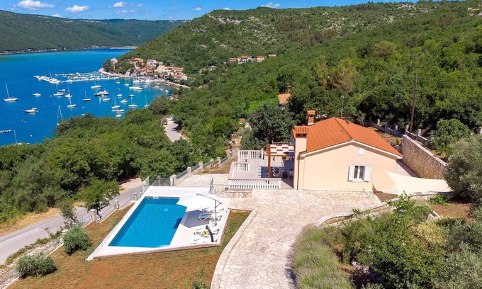 Trget House | Lovely home in Labin - Rabac