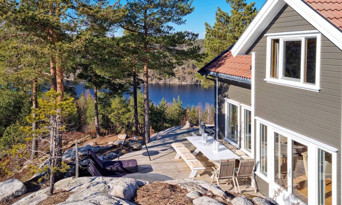Risor House | Lovely home in Risør with sauna