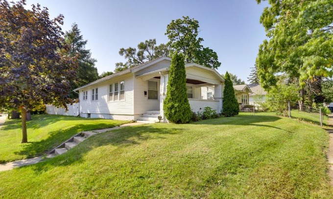 Northeast South Bend House | Lovely Home in South Bend Walk to Notre Dame!