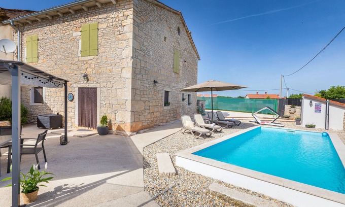 Rezanci House | Lovely home in Svetvincenat with WiFi